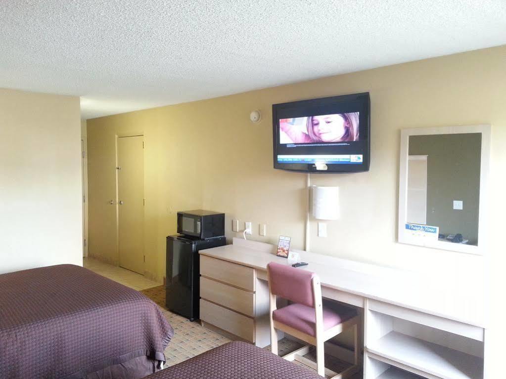 Red Roof Inn Raleigh North-Crabtree Mall-Lenovo Center Exteriör bild